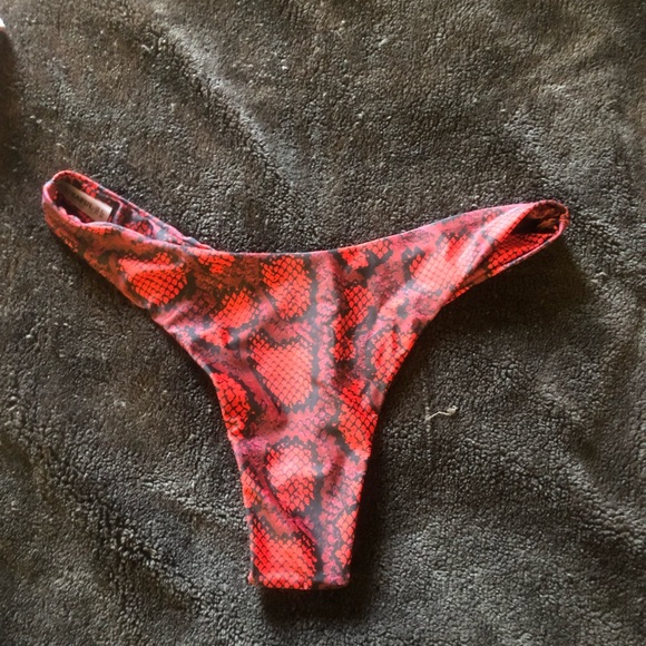 💋SOLD💋 Zaful red snakeskin bikini set - Picture 2 of 2